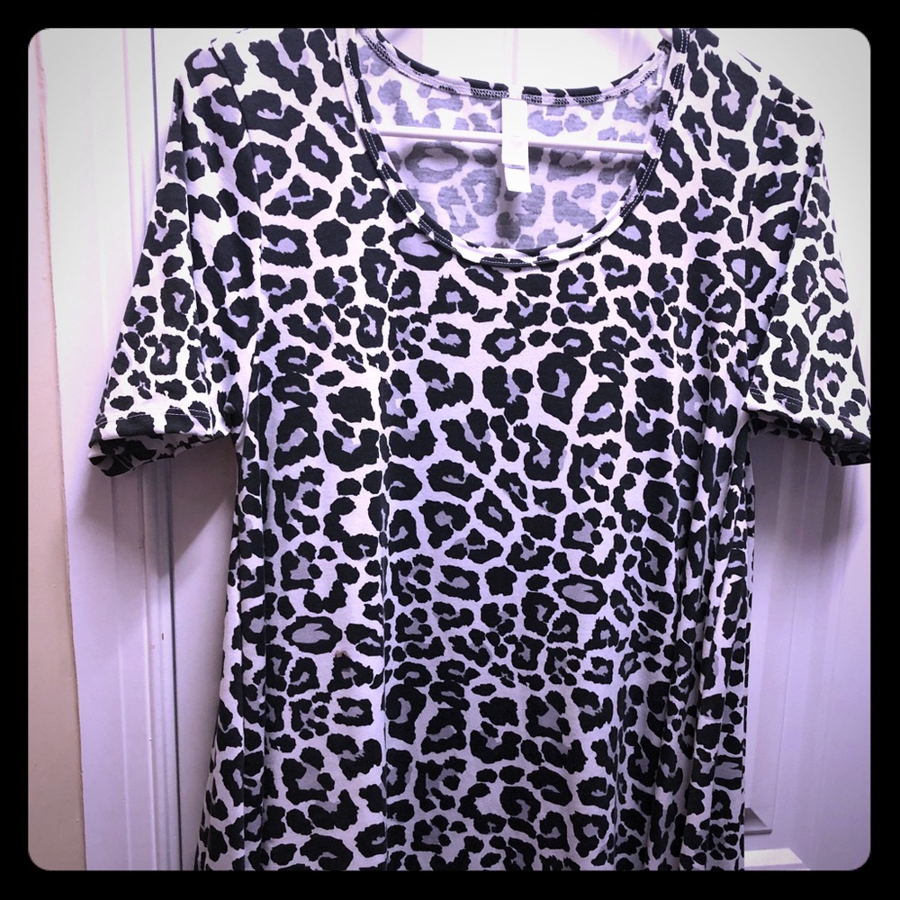 LuLaRoe Perfect Tee XS in EUC